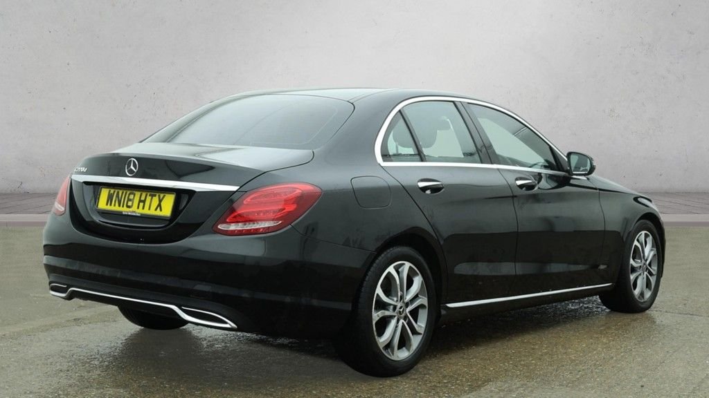 Used Mercedes-Benz C Class 2018 for sale - 77360104: Photo 4