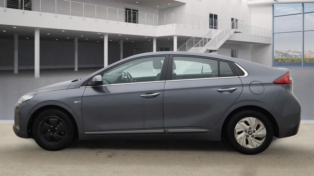 Used Hyundai IONIQ 2017 for sale - 75998049: Photo 2