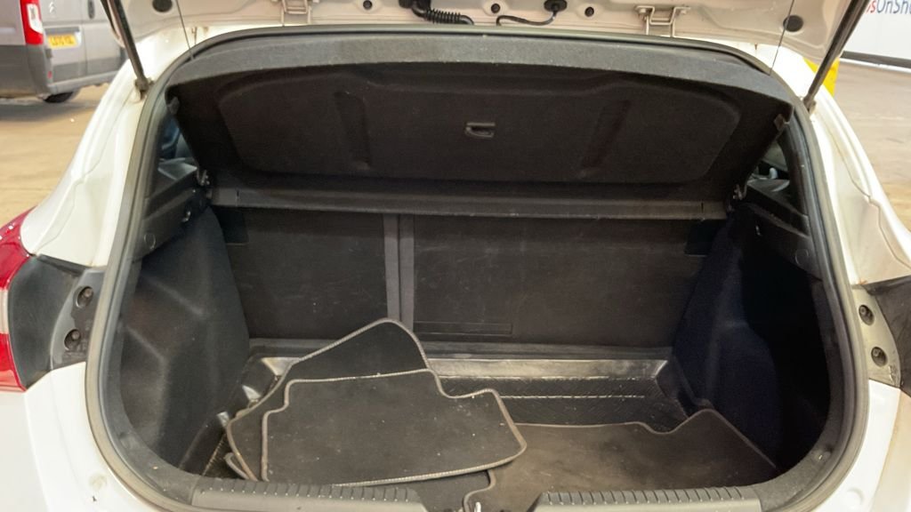 Used Hyundai i30 2014 for sale - 77668735: Photo 13