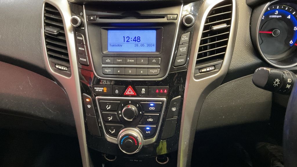 Used Hyundai i30 2014 for sale - 77668735: Photo 17