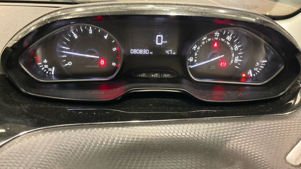 Used Peugeot 2008 2015 for sale - 76168528: Photo 10