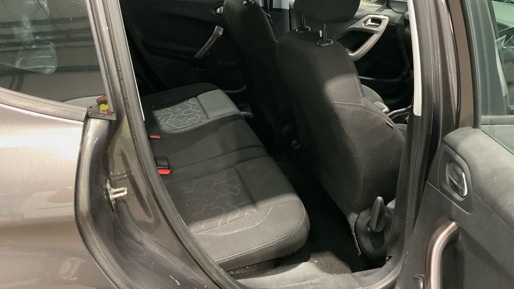 Used Peugeot 2008 2015 for sale - 76168528: Photo 8
