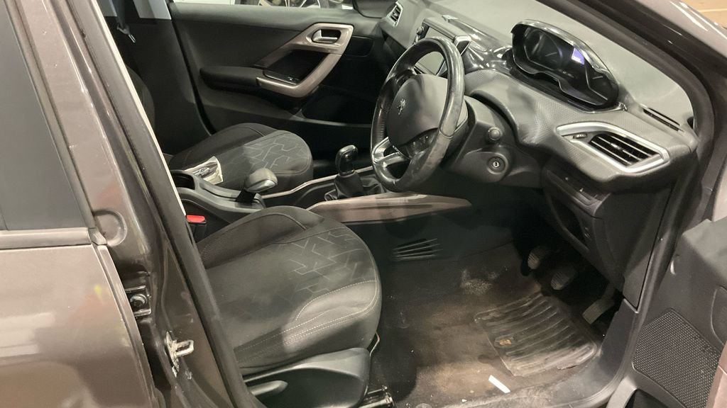 Used Peugeot 2008 2015 for sale - 76168528: Photo 9