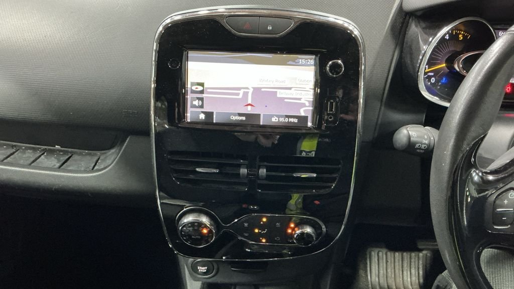 Used Renault Clio 2014 for sale - 76590928: Photo 11