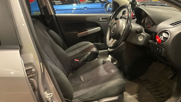 Used Mazda Mazda2 2014 for sale - 76163261: Photo 6