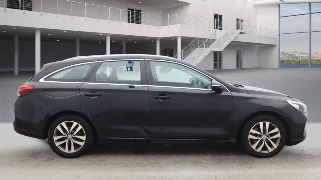 Used Hyundai i30 2018 for sale - 76486982: Photo 5