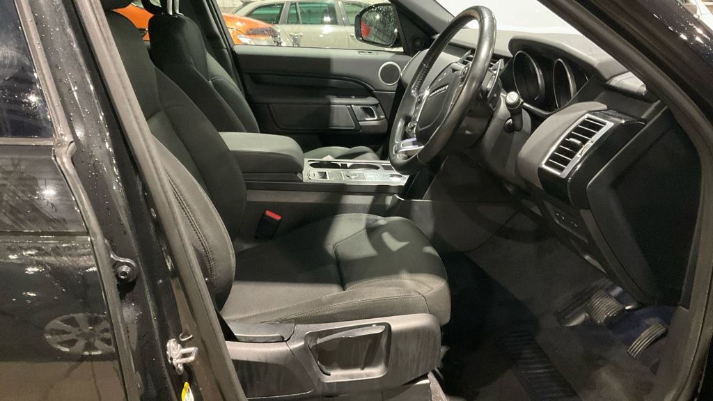 Used Land Rover Discovery 2017 for sale - 77239363: Photo 15