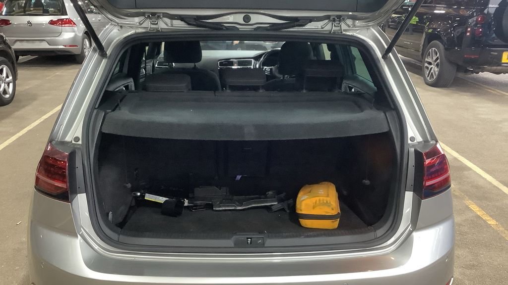 Used Volkswagen Golf 2018 for sale - 76632401: Photo 6