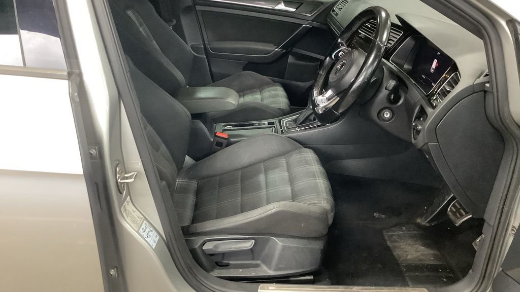 Used Volkswagen Golf 2018 for sale - 76632401: Photo 8