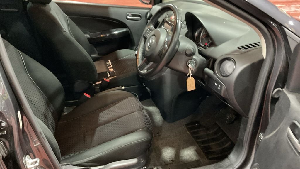 Used Mazda Mazda2 2015 for sale - 77477607: Photo 9