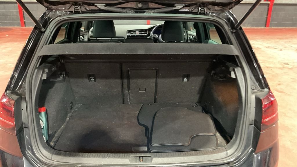 Used Volkswagen Golf 2018 for sale - 77680802: Photo 13