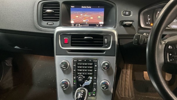 Used Volvo V60 2017 for sale - 76304140: Photo 11
