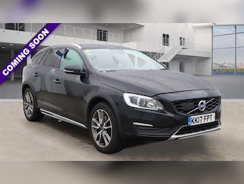 Used Volvo V60 2017 for sale - 76304140: Photo