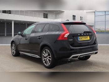Used Volvo V60 2017 for sale - 76304140: Photo