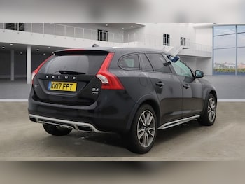 Used Volvo V60 2017 for sale - 76304140: Photo