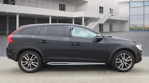 Used Volvo V60 2017 for sale - 76304140: Photo 5