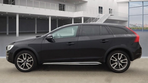 Used Volvo V60 2017 for sale - 76304140: Photo 6