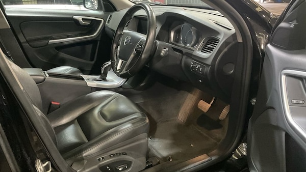 Used Volvo V60 2017 for sale - 76304140: Photo 9