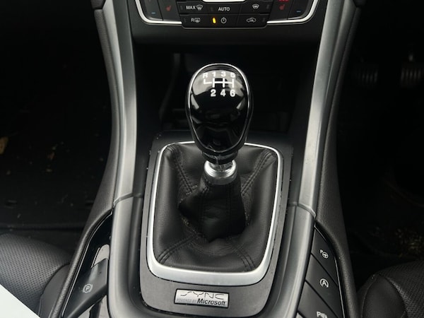 Used Ford Mondeo 2015 for sale - 76111856: Photo 18