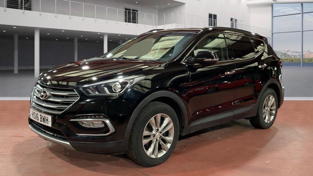 Used Hyundai Santa Fe 2016 for sale - 77680517: Photo 2