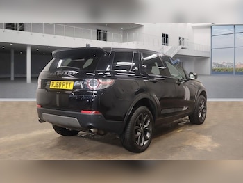 Used Land Rover Discovery Sport 2018 for sale - 76139874: Photo 4
