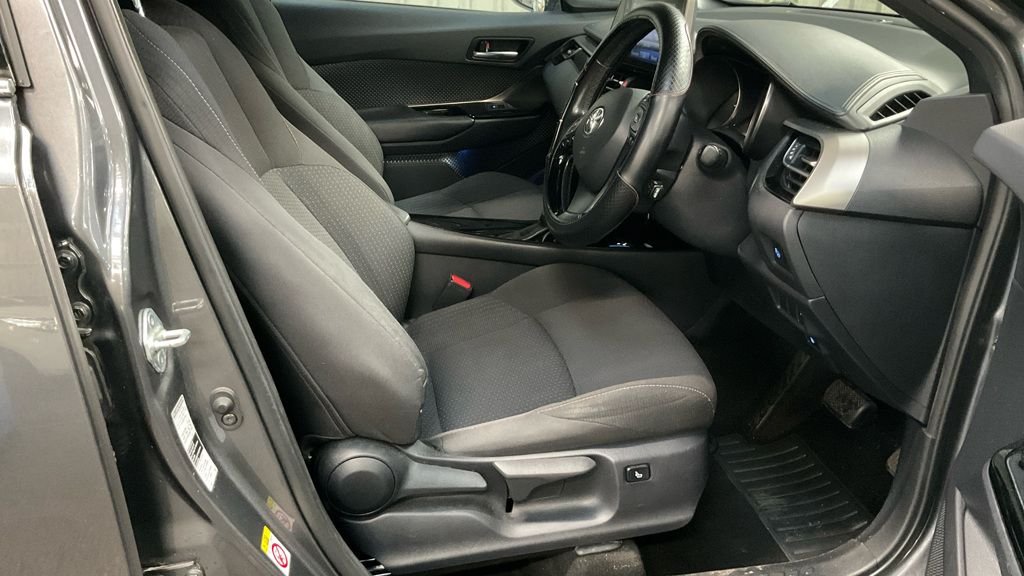 Used Toyota C-HR 2018 for sale - 77315960: Photo 21