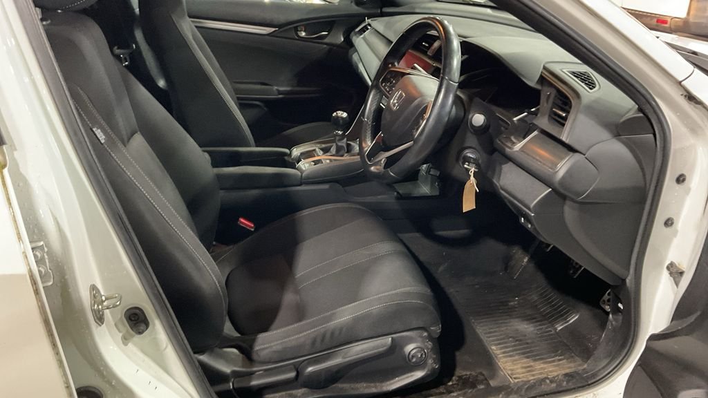 Used Honda Civic 2017 for sale - 77680594: Photo 8