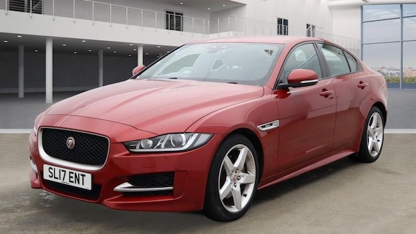 Used Jaguar XE 2017 for sale - 76210702: Photo 2