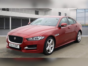 Used Jaguar XE 2017 for sale - 76210702: Photo 2