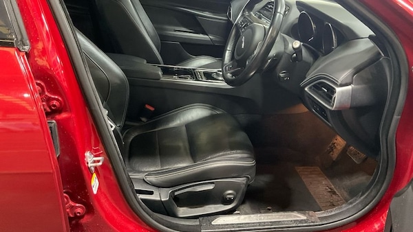Used Jaguar XE 2017 for sale - 76210702: Photo 8