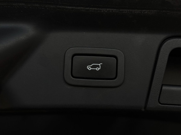 Used Land Rover Range Rover Velar 2018 for sale - 74529801: Photo 12