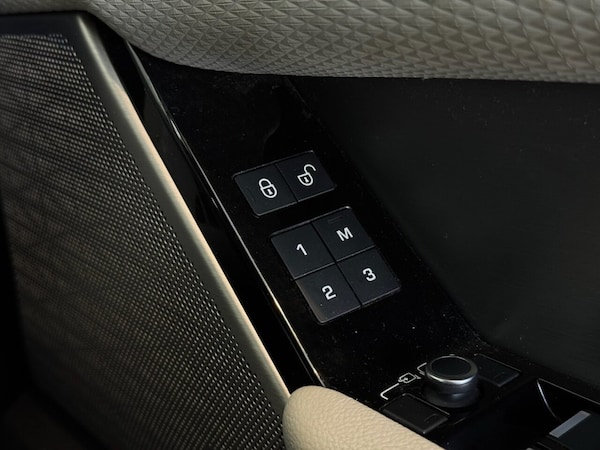 Used Land Rover Range Rover Velar 2018 for sale - 74529801: Photo 22