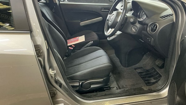 Used Mazda Mazda2 2012 for sale - 76313080: Photo 9