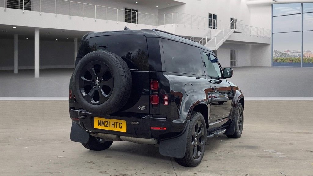 Used Land Rover Defender 2021 for sale - 76454565: Photo 4