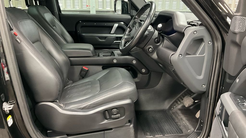 Used Land Rover Defender 2021 for sale - 76454565: Photo 9