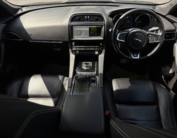 Used Jaguar F-Pace 2018 for sale - 74974139: Photo 10