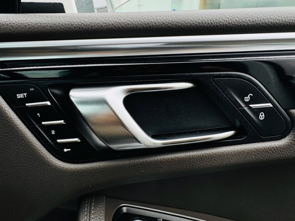 Used Porsche Macan 2016 for sale - 75947580: Photo 25