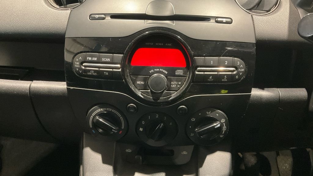 Used Mazda Mazda2 2014 for sale - 77133432: Photo 12