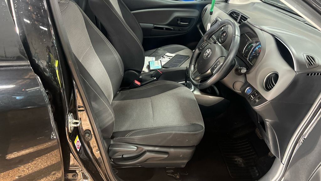 Used Toyota Yaris 2015 for sale - 77397308: Photo 21