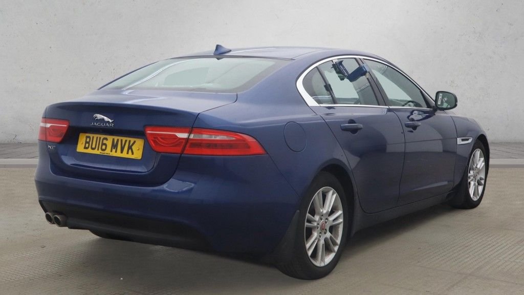 Used Jaguar XE 2016 for sale - 77525860: Photo 4