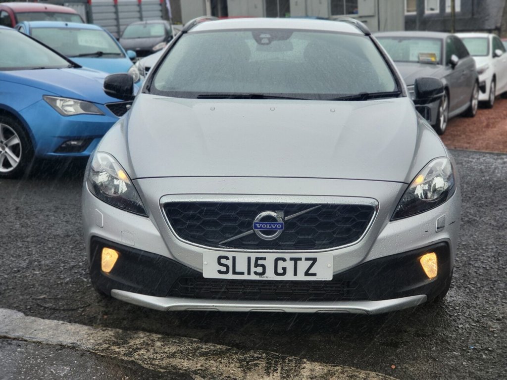 Used Volvo V40 2015 for sale - 76333386: Photo 2