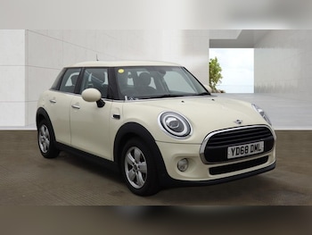 Used MINI Hatch 2019 for sale - 79550343: Photo