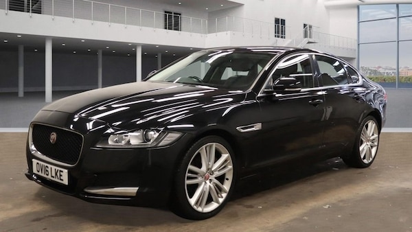 Used Jaguar XF 2016 for sale - 76154496: Photo 2