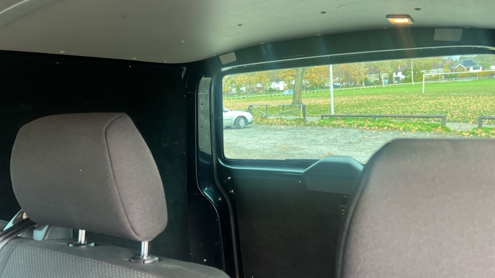 Used Volkswagen Transporter 2018 for sale - 77052668: Photo 9