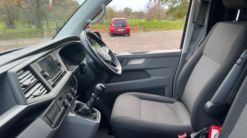 Used Volkswagen Transporter 2023 for sale - 76452204: Photo 2