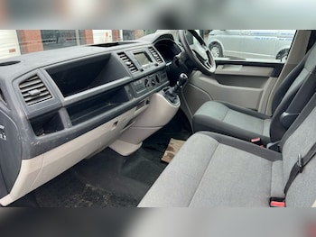 Used Volkswagen Transporter 2018 for sale - 75467700: Photo