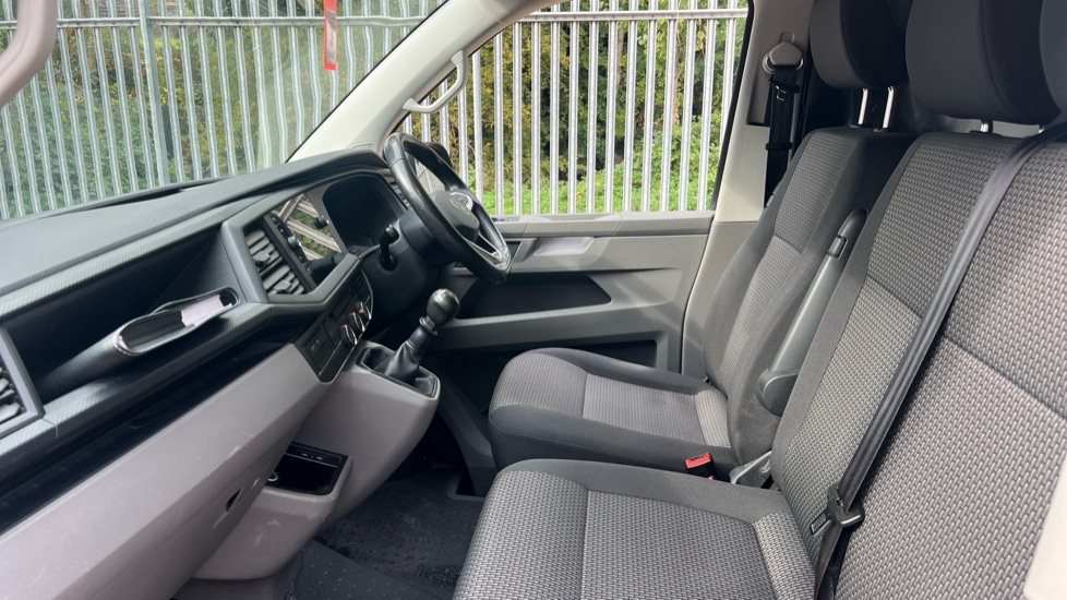 Used Volkswagen Transporter 2021 for sale - 76117088: Photo 2