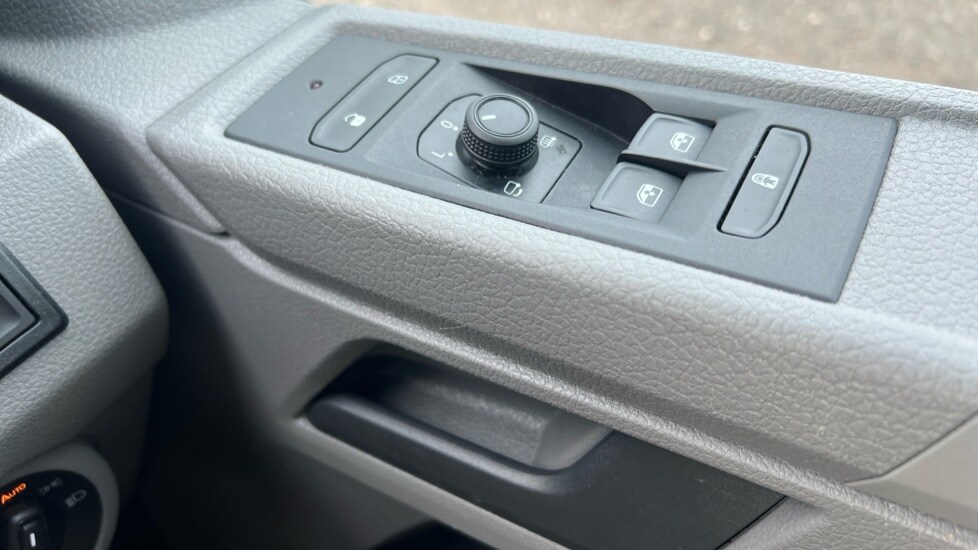 Used Volkswagen Transporter 2024 for sale - 76556801: Photo 40