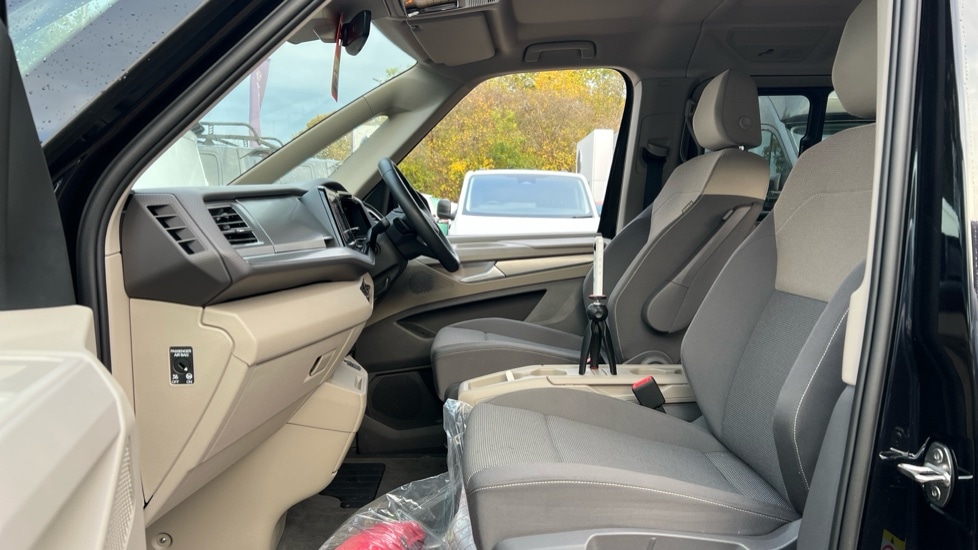 Used Volkswagen Multivan 2025 for sale - 76297571: Photo 2