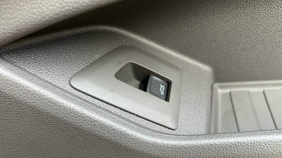 Used Volkswagen Multivan 2025 for sale - 76297571: Photo 25